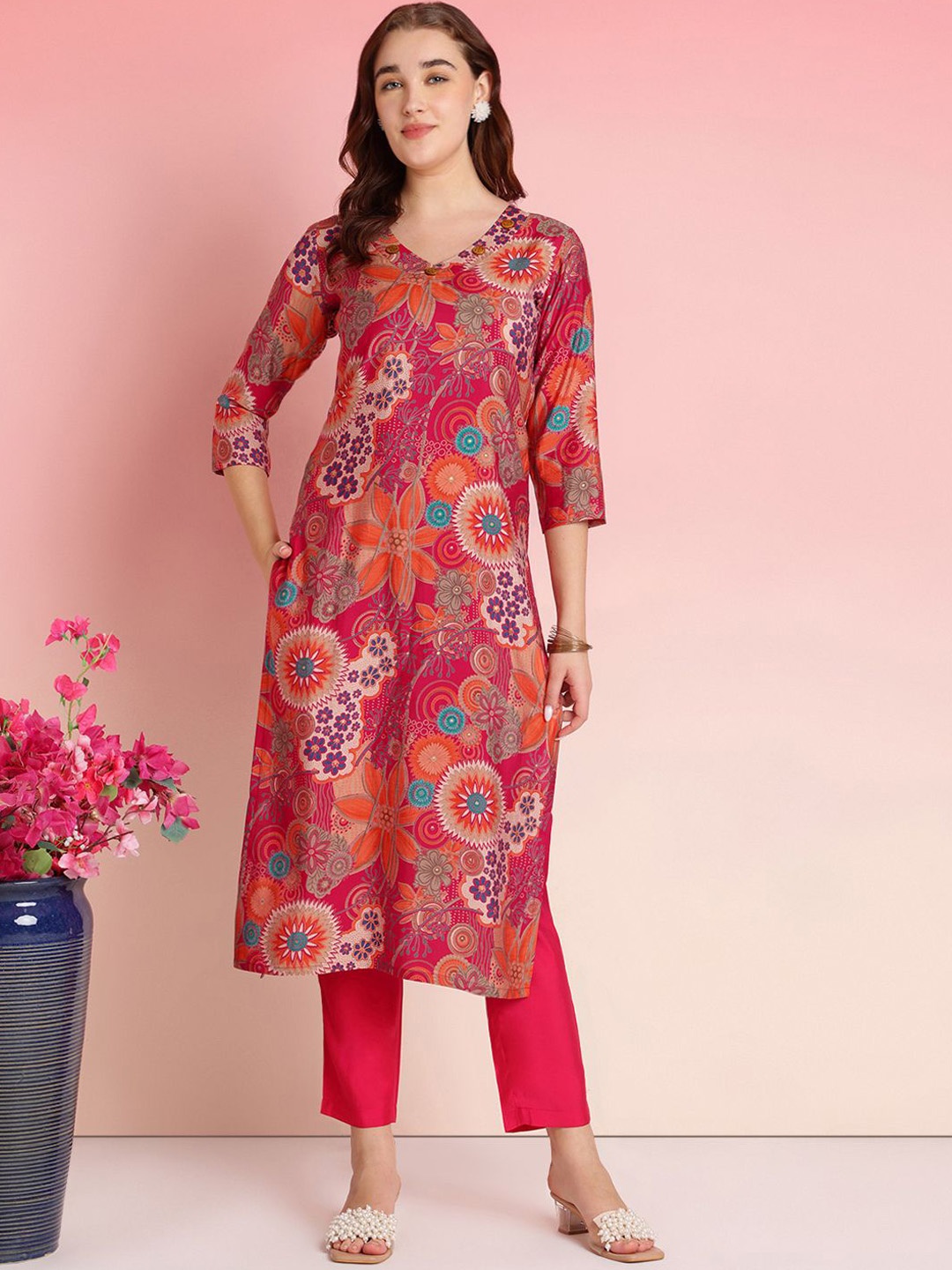 

GoSriKi Floral Printed V-Neck Straight Kurta With Trousers, Pink