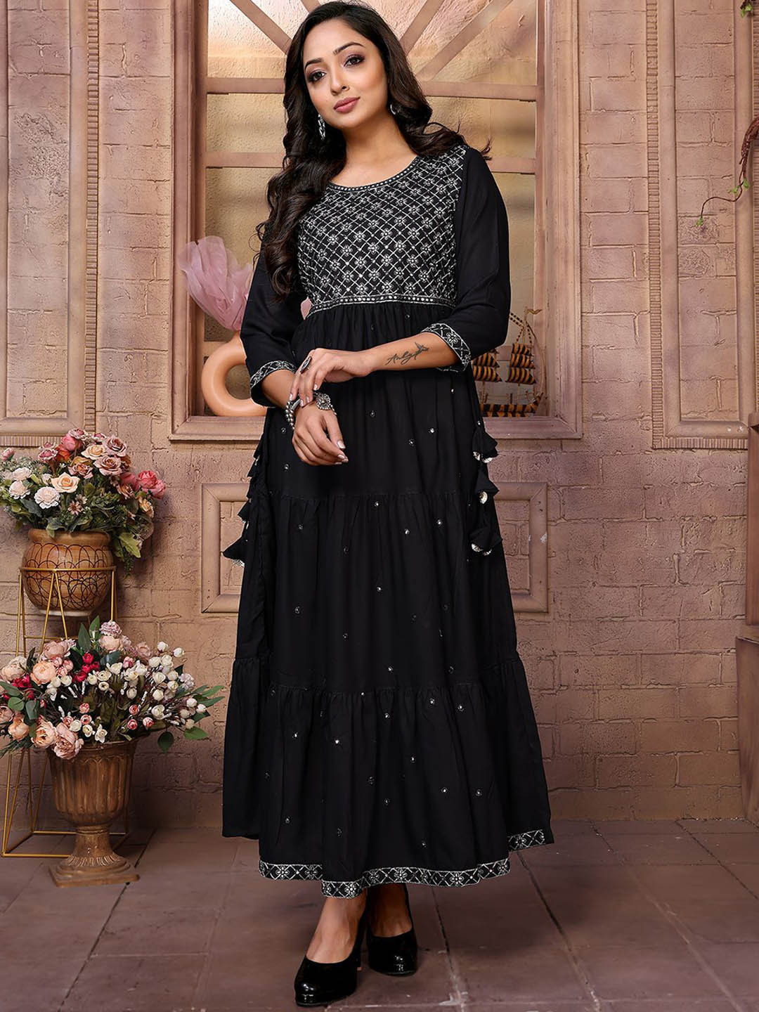 

Rangita Floral Embroidered Anarkali Kurta, Black