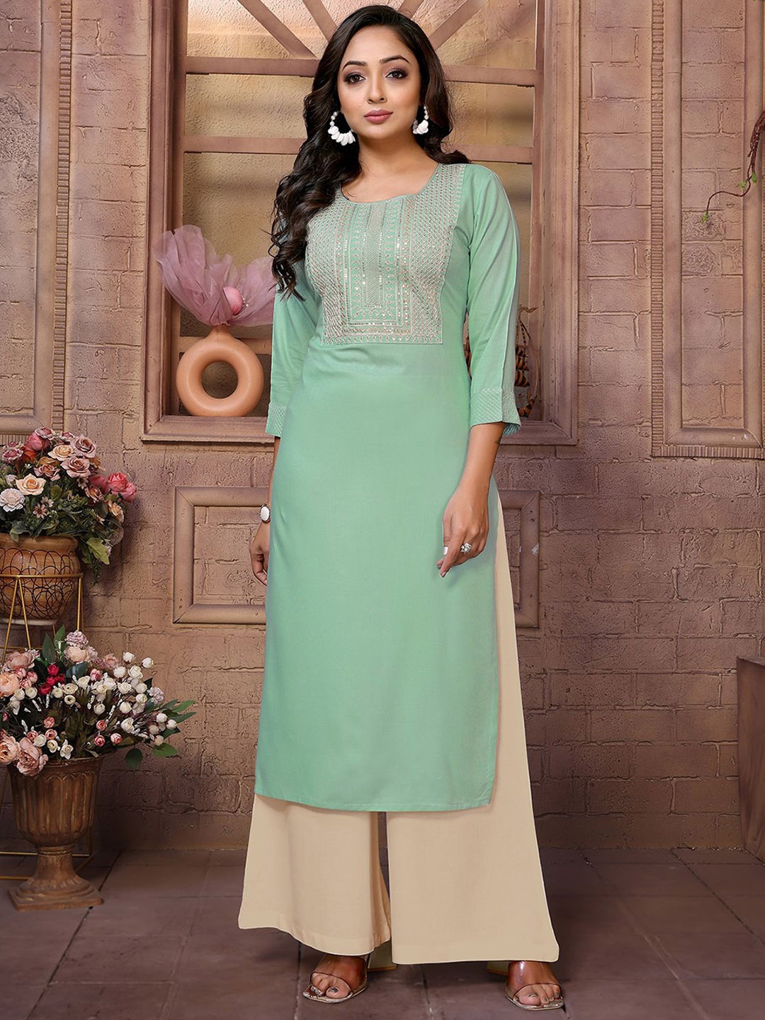 

Rangita Embroidered Yoke Design Thread Work Kurta, Green