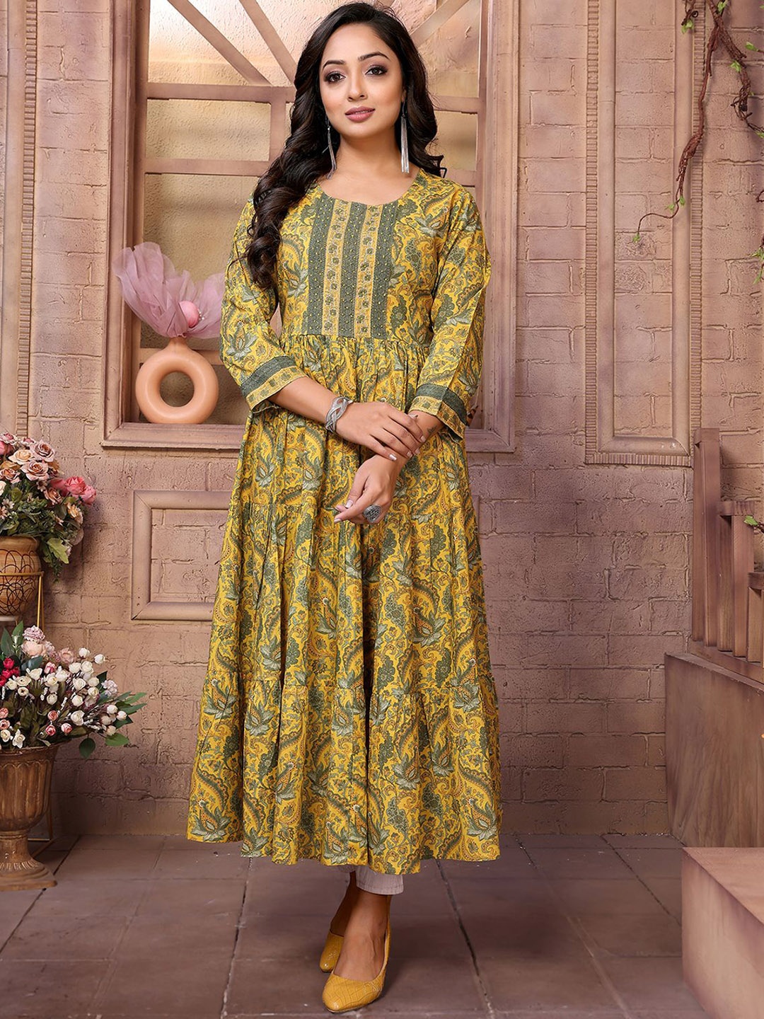 

Rangita Floral Embroidered Cotton Anarkali Kurta, Yellow