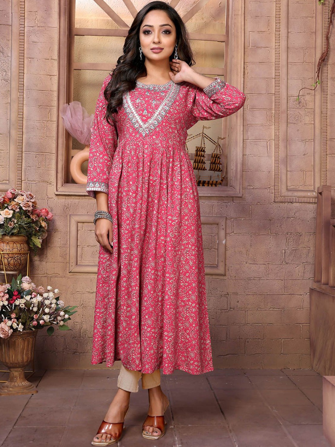 

Rangita Floral Embroidered Round Neck Thread Work Anarkali Kurta, Red
