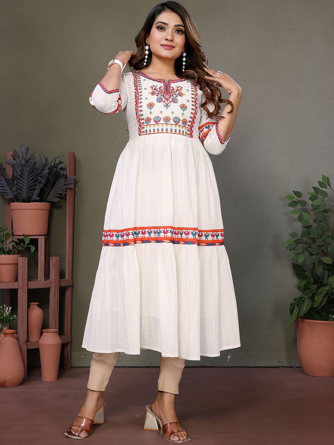 

Rangita Floral Embroidered Thread Work Cotton Anarkali Kurta, Off white