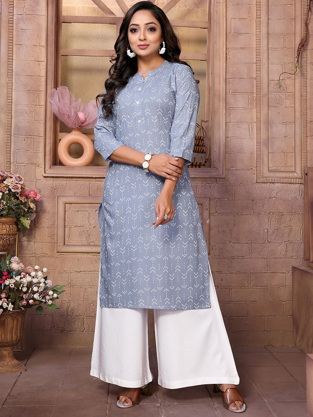 

Rangita Geometric Embroidered Straight Kurta, Blue