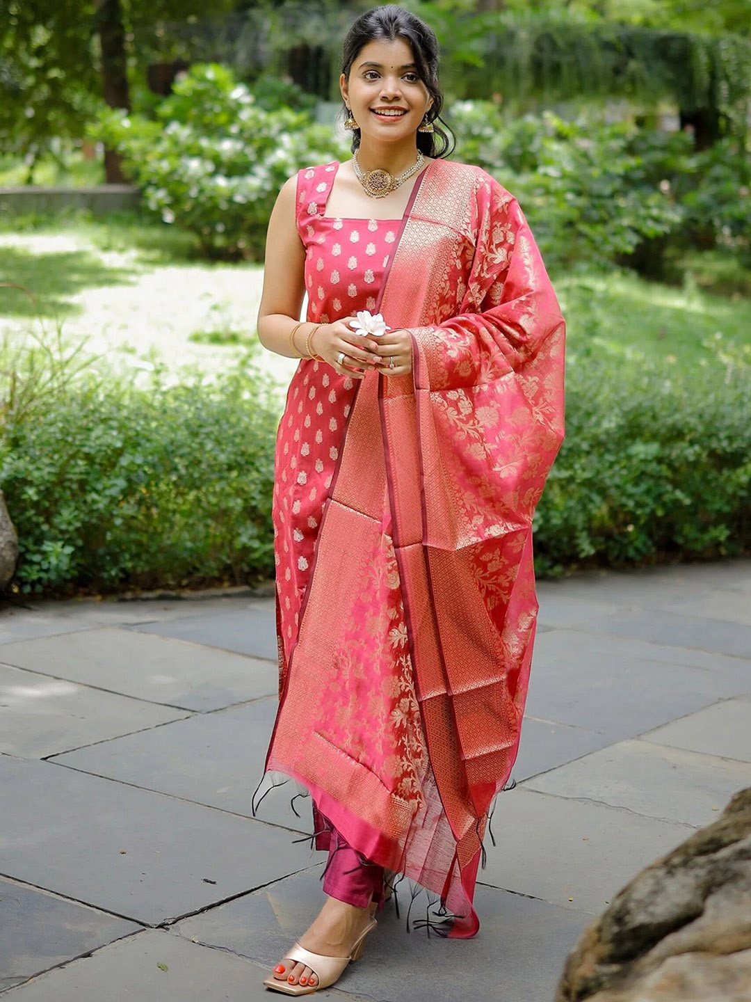 

Kedar Fab Ethnic Motifs Woven Design Kurta with Trousers & Printed, Pink