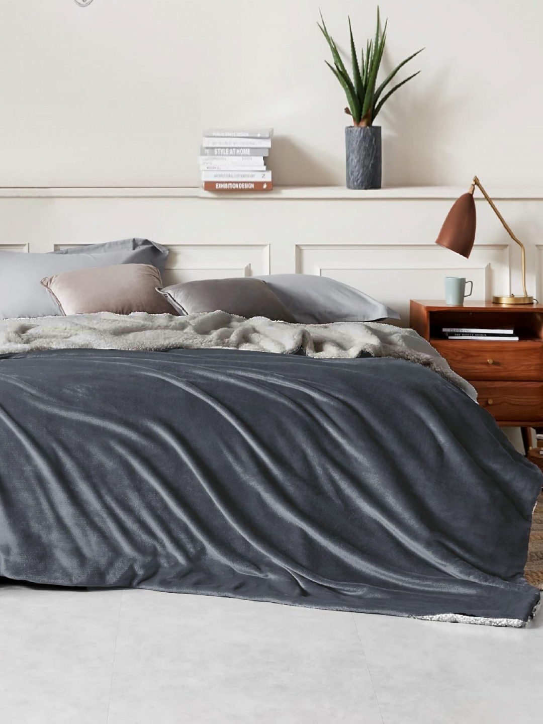 

THE little BIG STORE Grey Fleece AC Room 500 GSM Flannel & Sherpa Reversible Bed Dohar