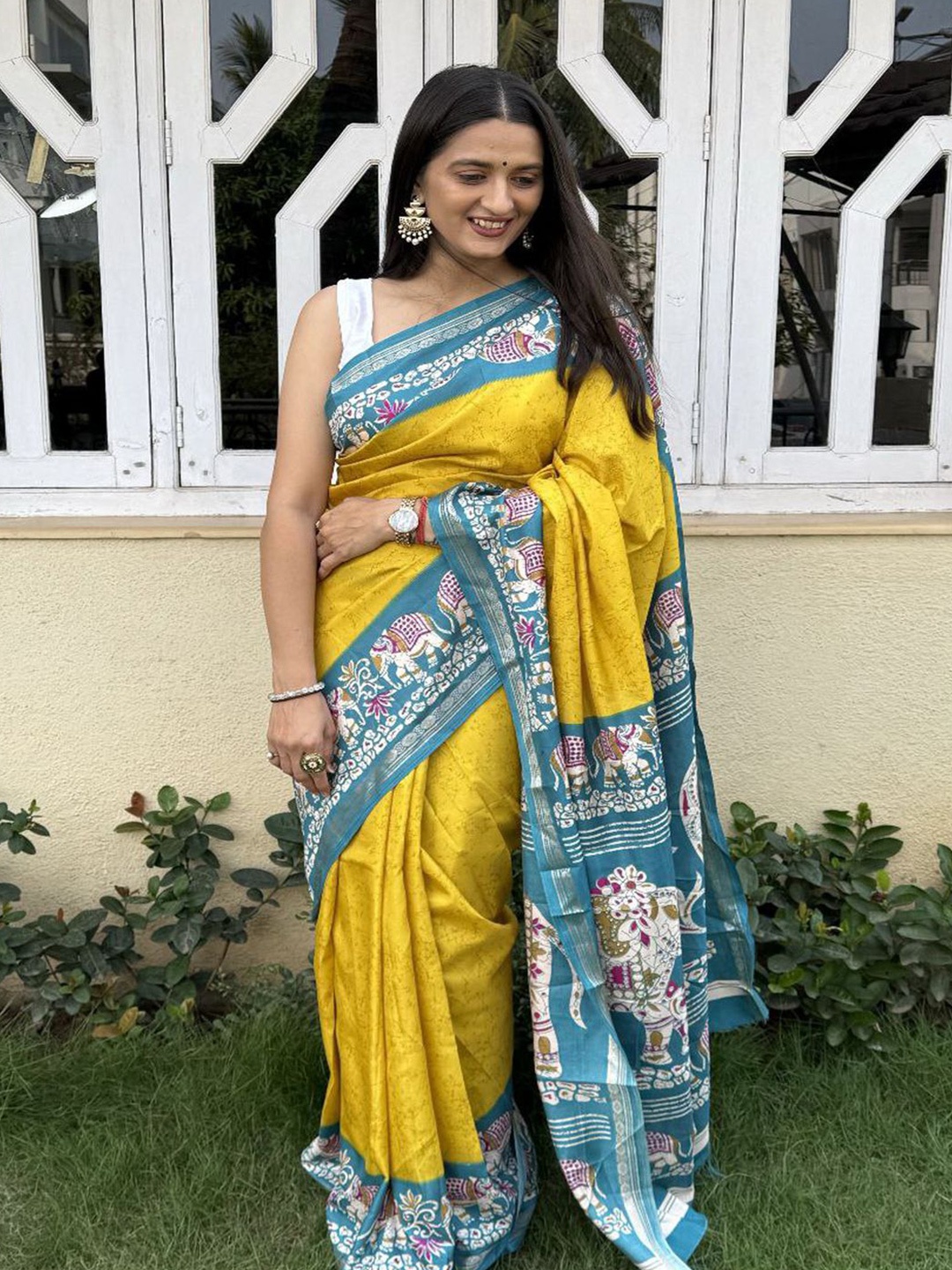 

Sadika Ethnic Motifs Printed Banarasi Saree, Yellow