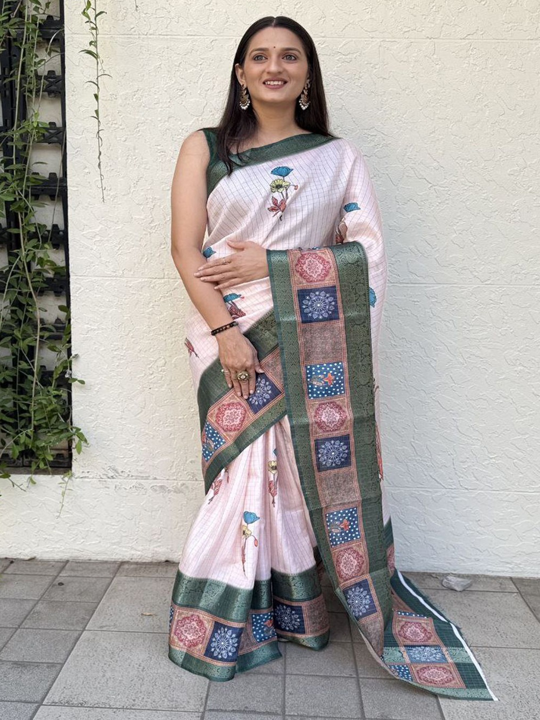 

Sadika Floral Printed Woven Design Zari Kanjeevaram Saree, White