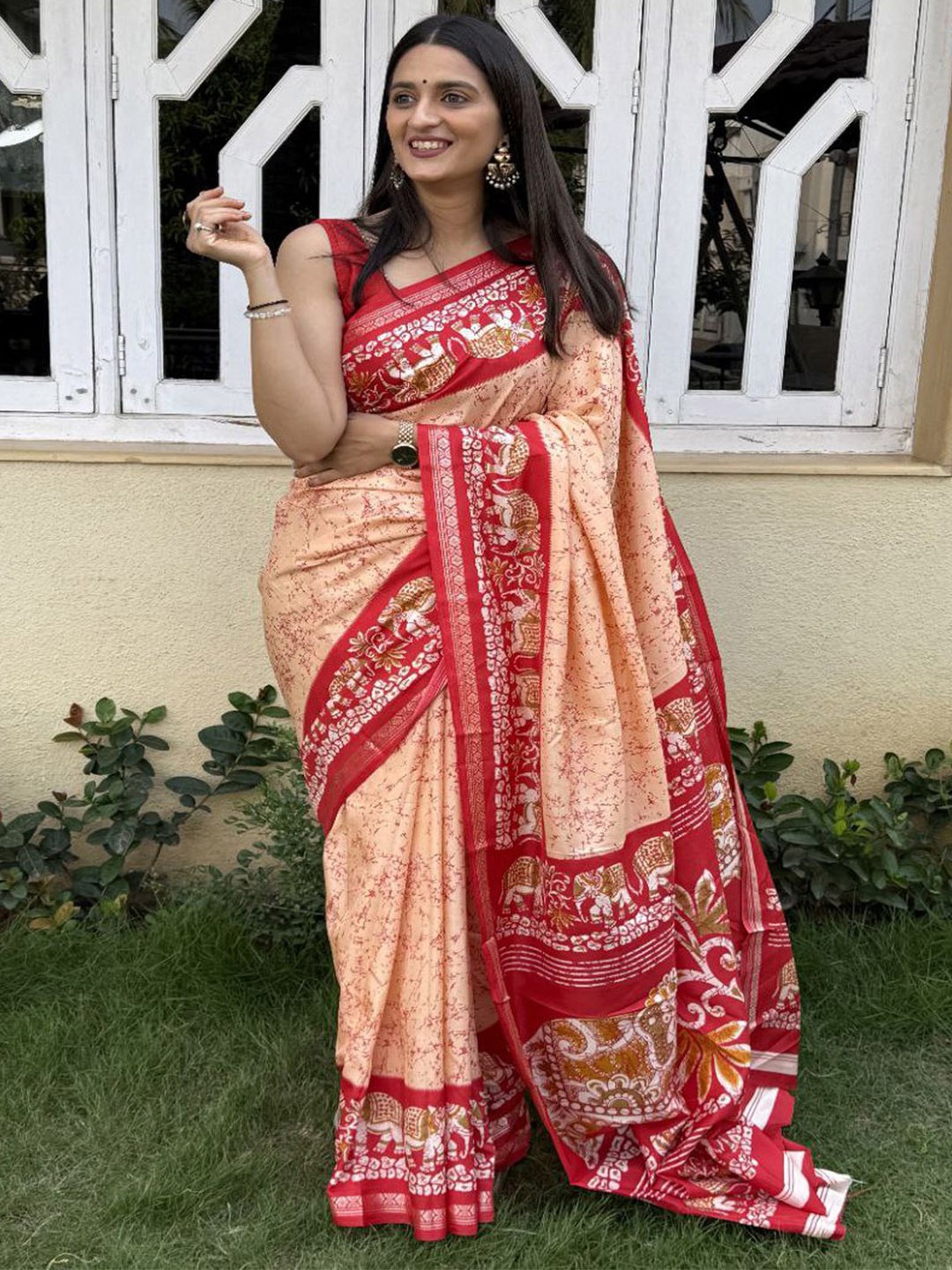 

Sadika Ethnic Motifs Printed Saree, Peach