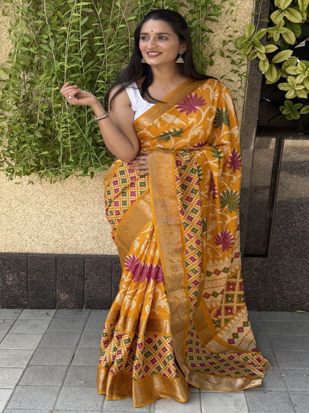 

Sadika Floral Woven Design Zari Kanjeevaram Saree, Yellow
