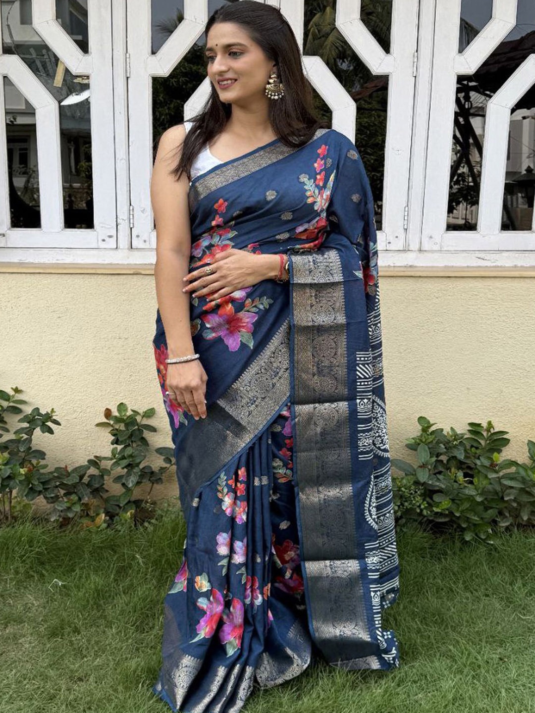 

Sadika Floral Printed Zari Kanjeevaram Saree, Navy blue