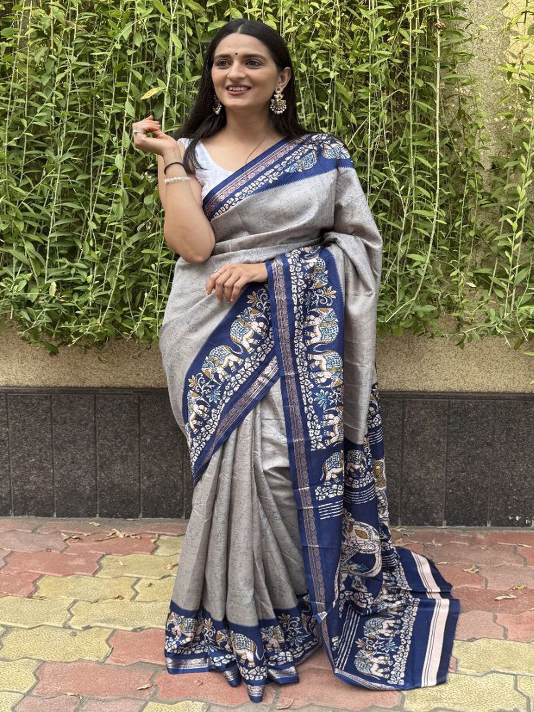 

Sadika Kalamkari Elephant Printed Saree, Grey