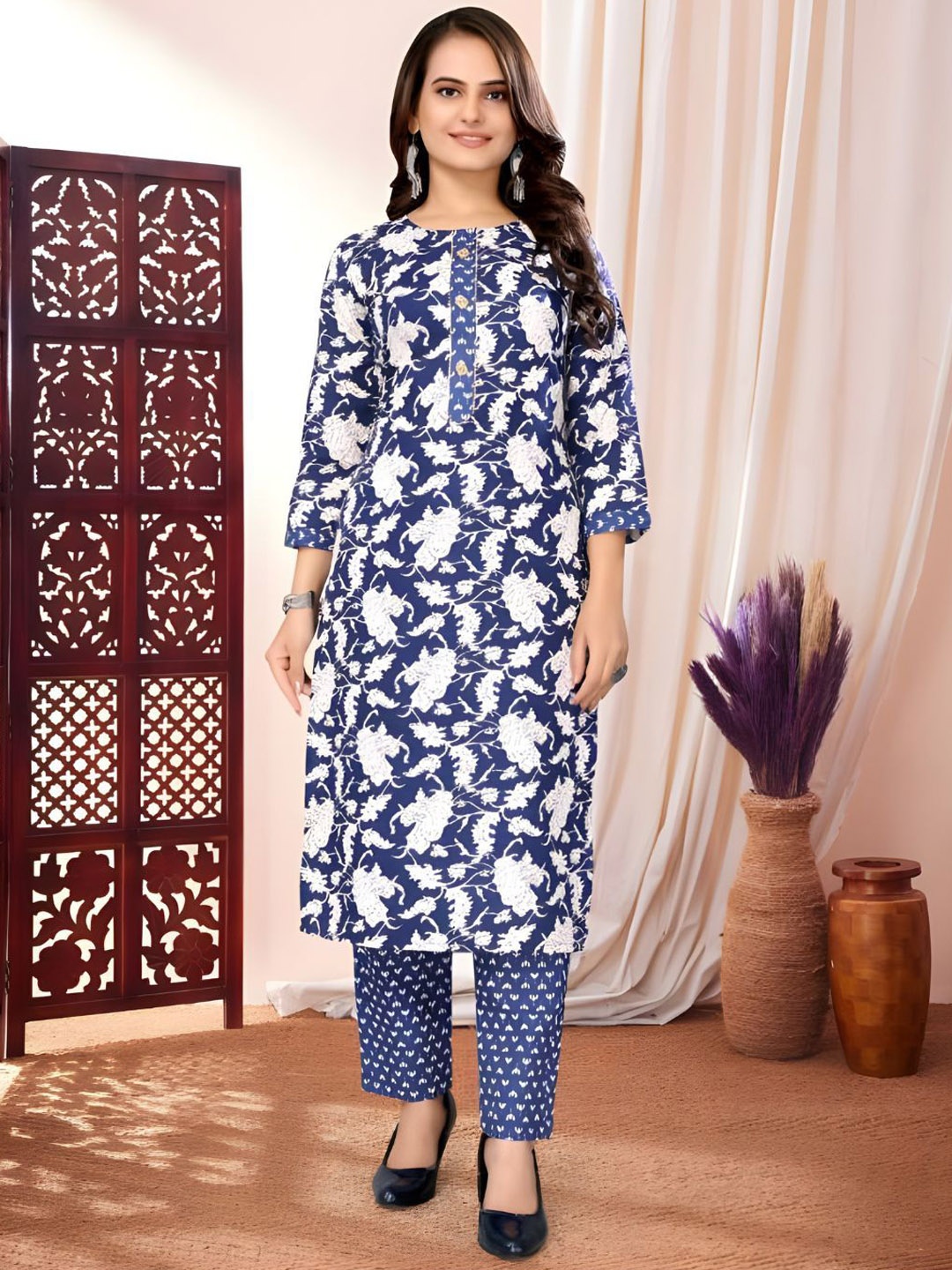 

NIJANAND TEXTILE Floral Printed Round Neck Regular Straight Kurta With Trouser, Blue