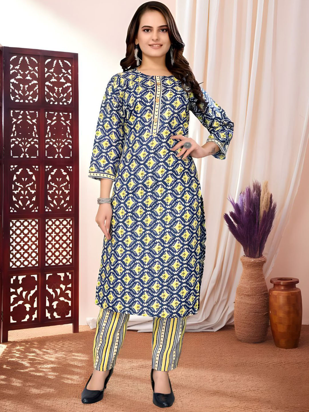 

NIJANAND TEXTILE Ethnic Motifs Printed Round Neck Regular Straight Kurta With Trouser, Blue