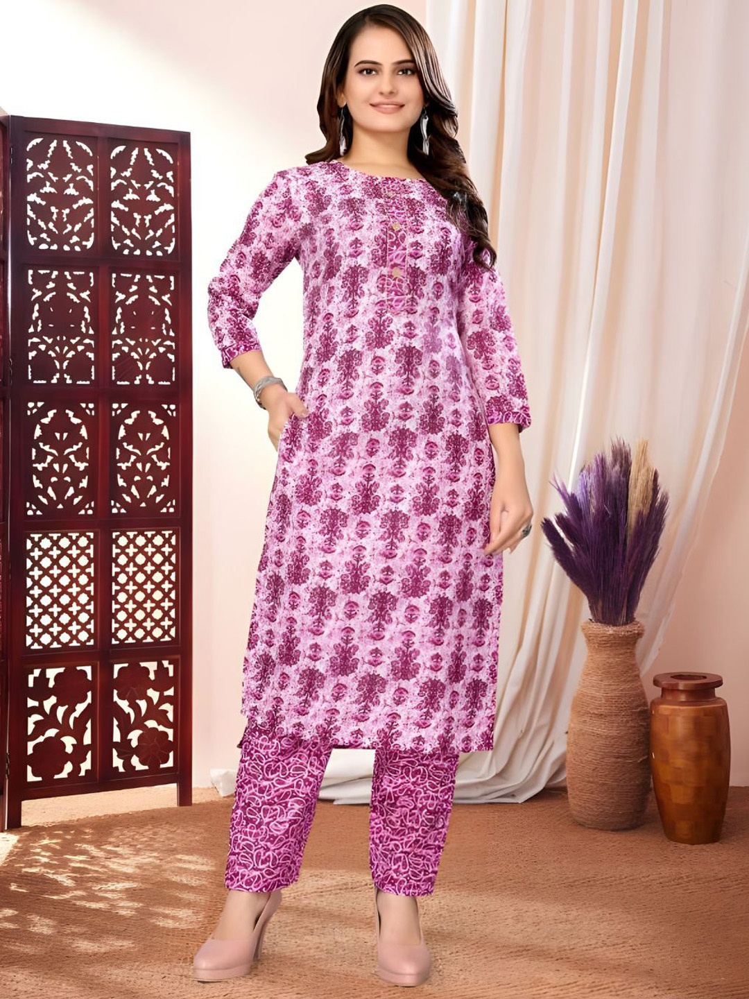 

NIJANAND TEXTILE Floral Printed Round Neck Regular Straight Kurta With Trouser, Pink