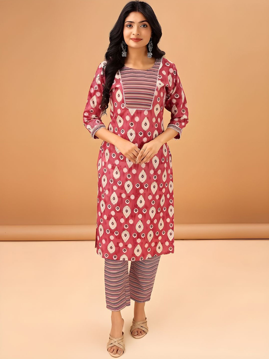 

NIJANAND TEXTILE Ethnic Motifs Printed Round Neck Regular Straight Kurta With Trouser, Pink