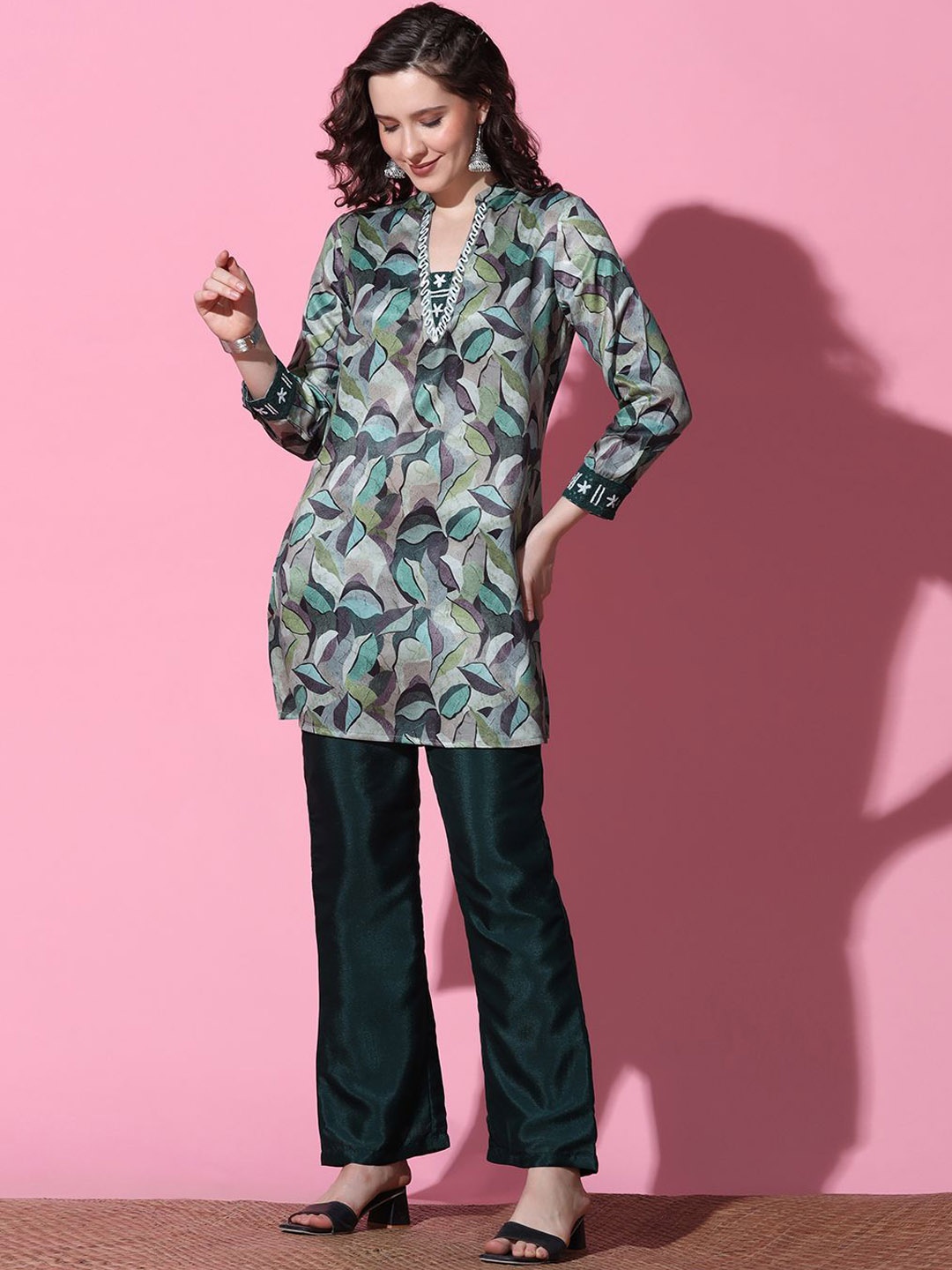 

FUTURO Mandarin Collar Printed Tunic With Trousers, Green