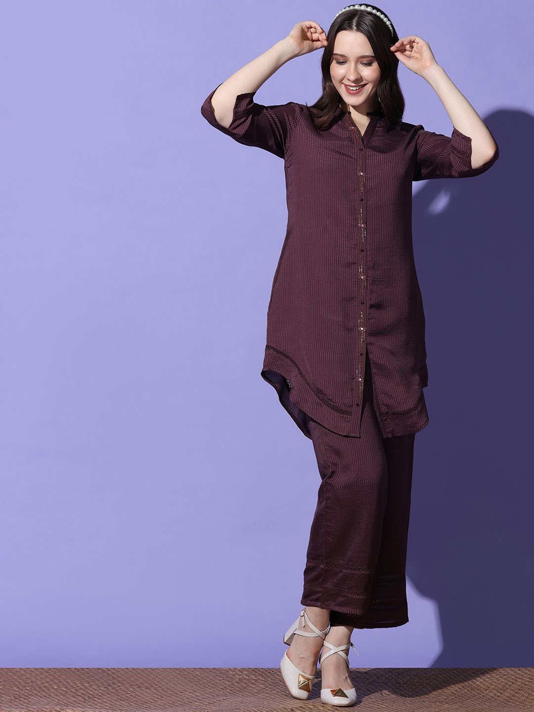 

FUTURO Self Design Mandarin Collar Shirt With Trousers, Burgundy