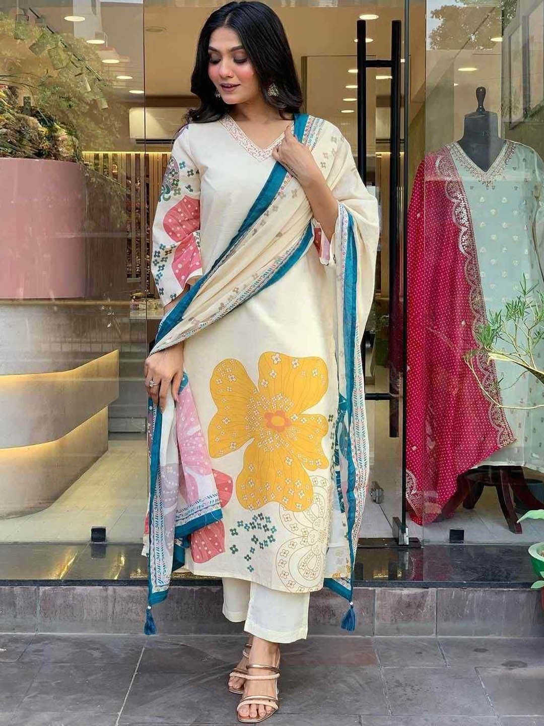 

HERE&NOW Floral Embroidered Kurta with Trousers & Dupatta, Cream