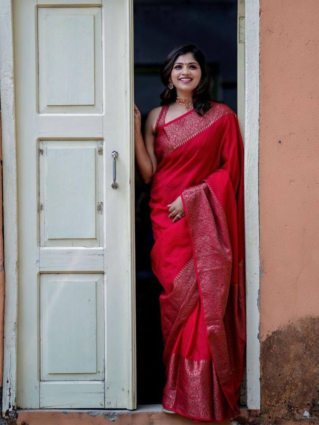 

Anouk Women Woven Sesign Saree With Blouse Piece, Red