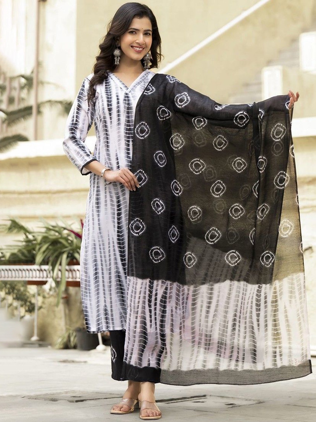 

KALINI Abstract Printed Pure Cotton Straight Kurta Set, Black