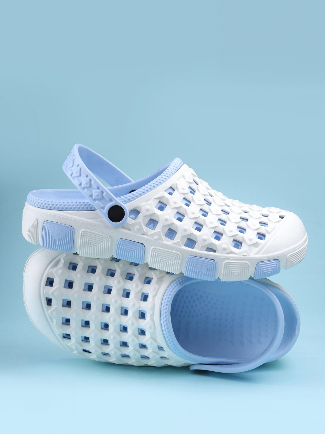 

TOE CANDY Men Self Design Rubber Clogs, Blue