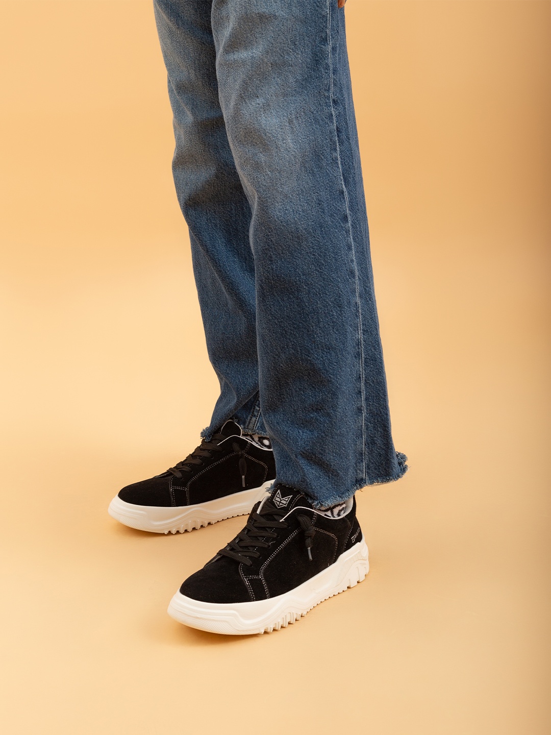 

Big Fox Men Woven Design Sneakers, Black