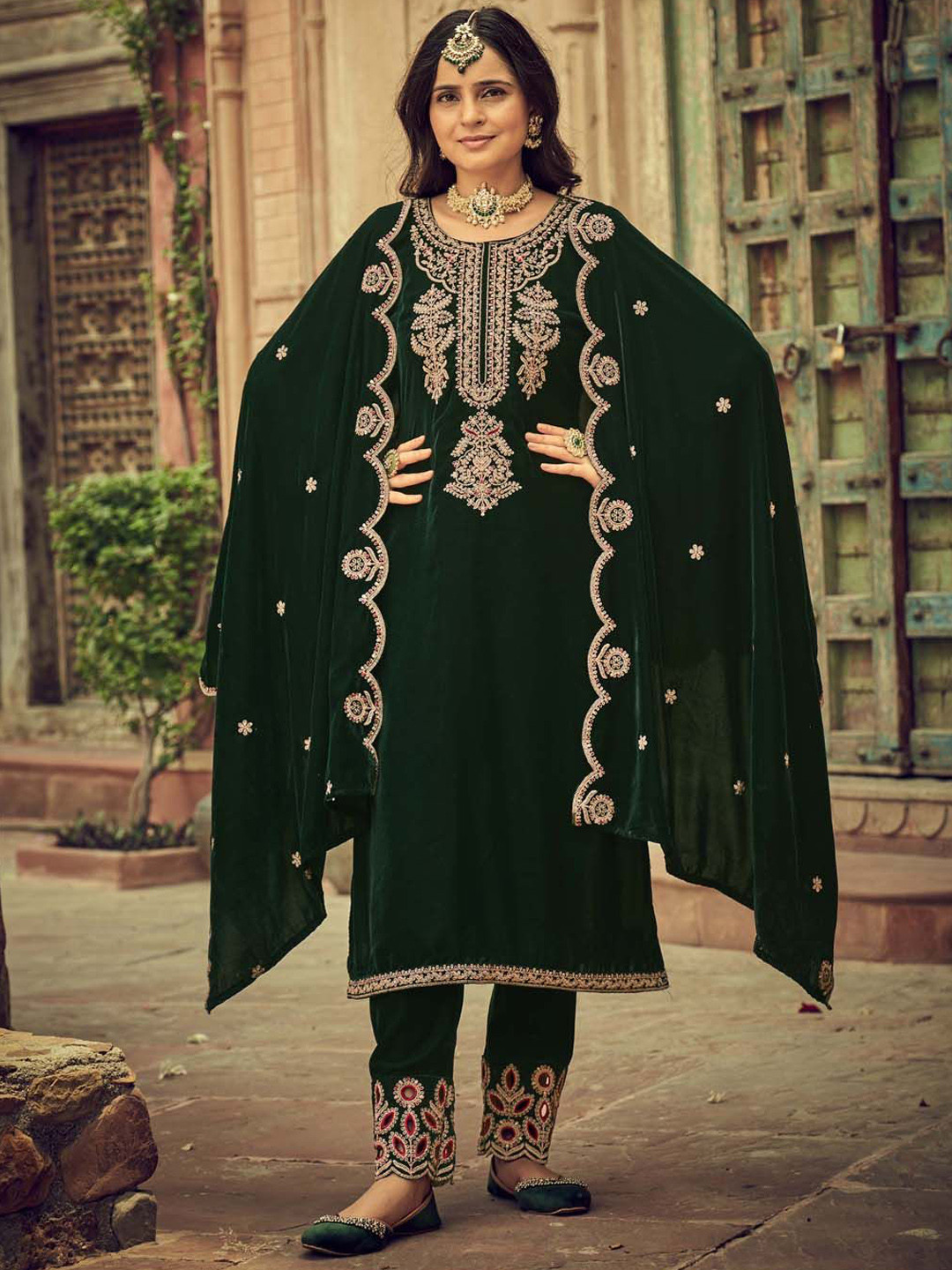 

Clora Creation Women Ethnic Motifs Embroidered Regular Thread Work Velvet Kurta with Trousers & With Dupatta, Green