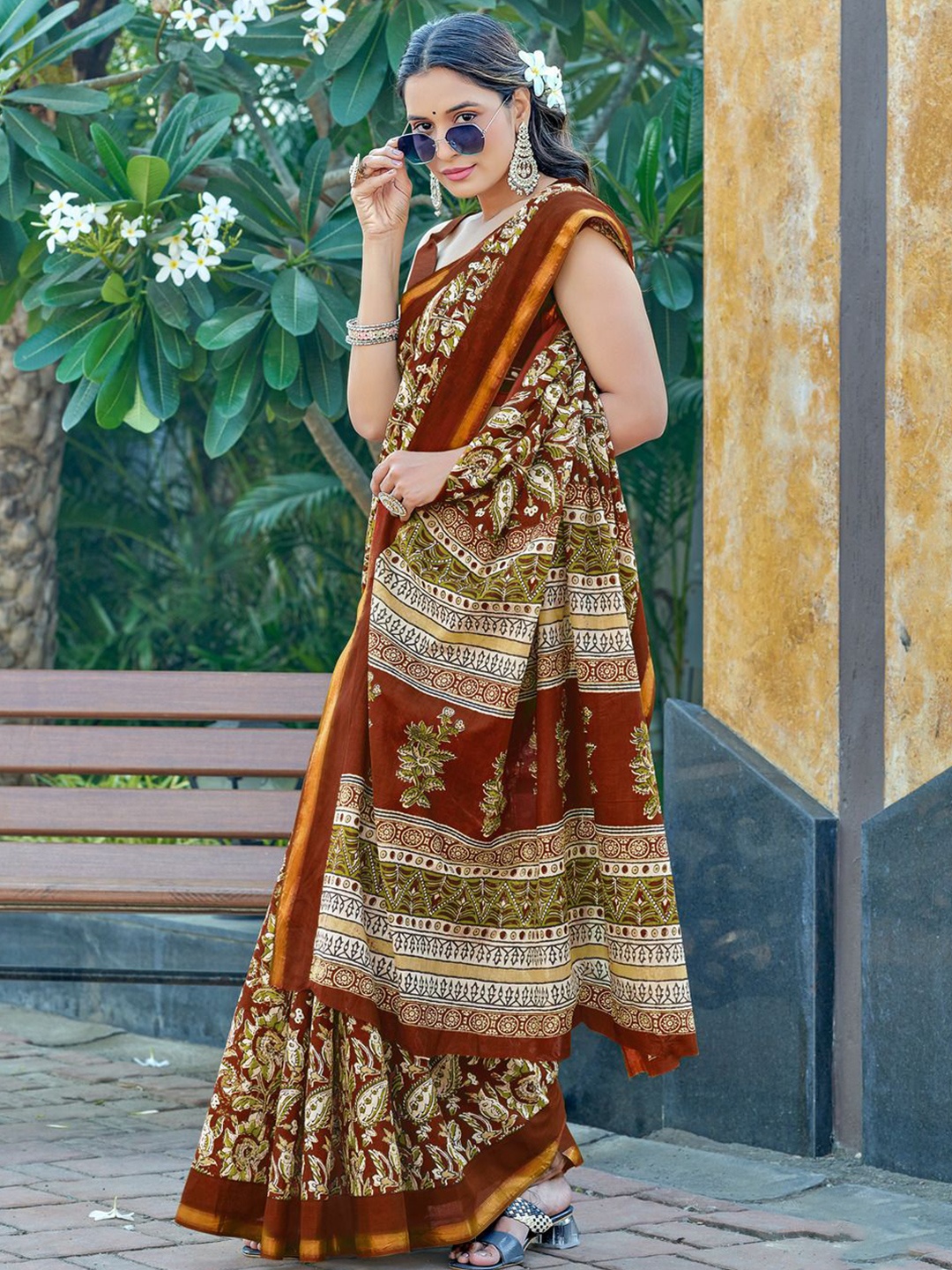 

Anouk Ethnic Motifs Printed Pure Cotton Saree, Brown