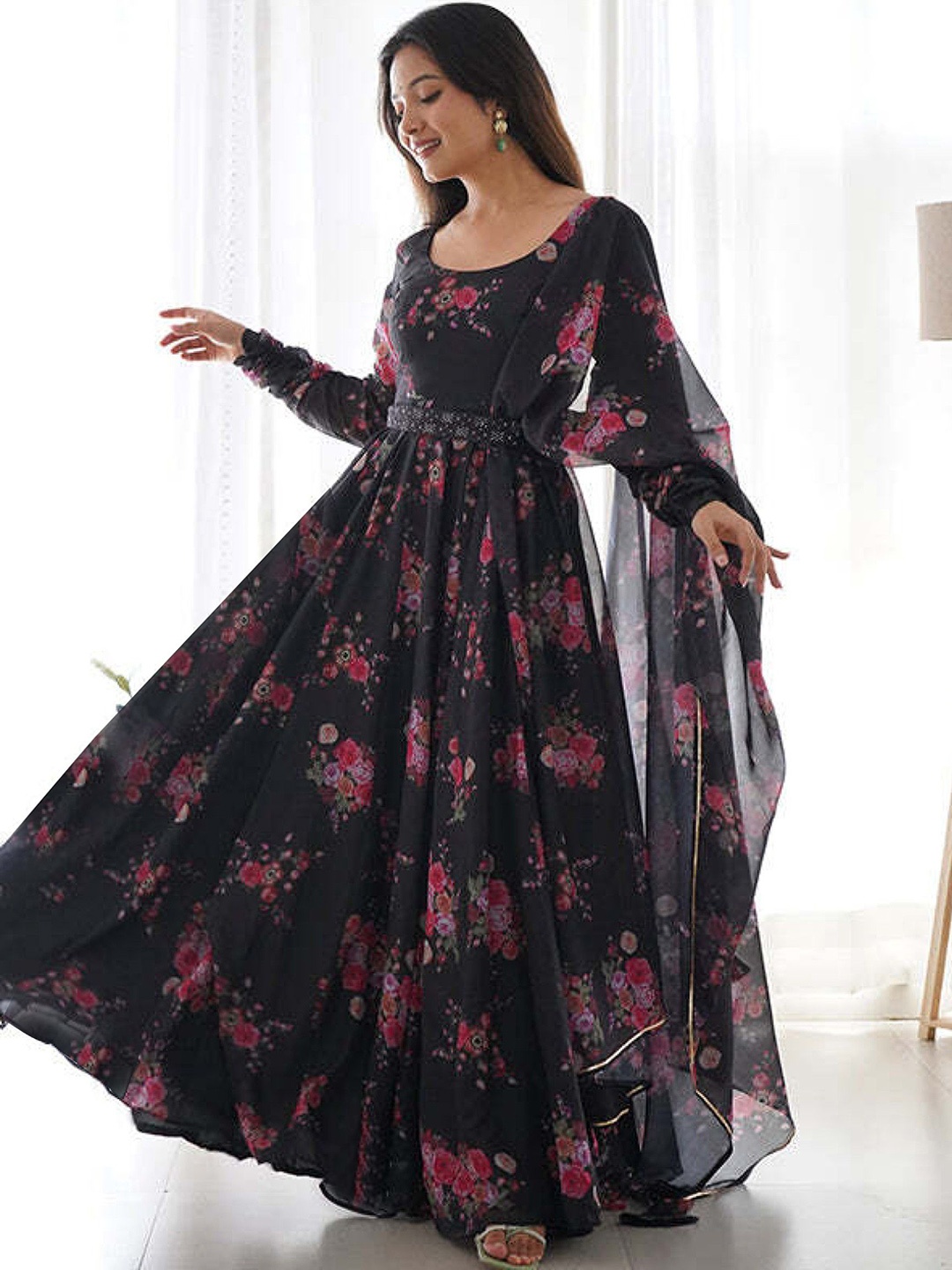 

Femvy Floral Printed Anarkali Kurta With Dupatta, Black