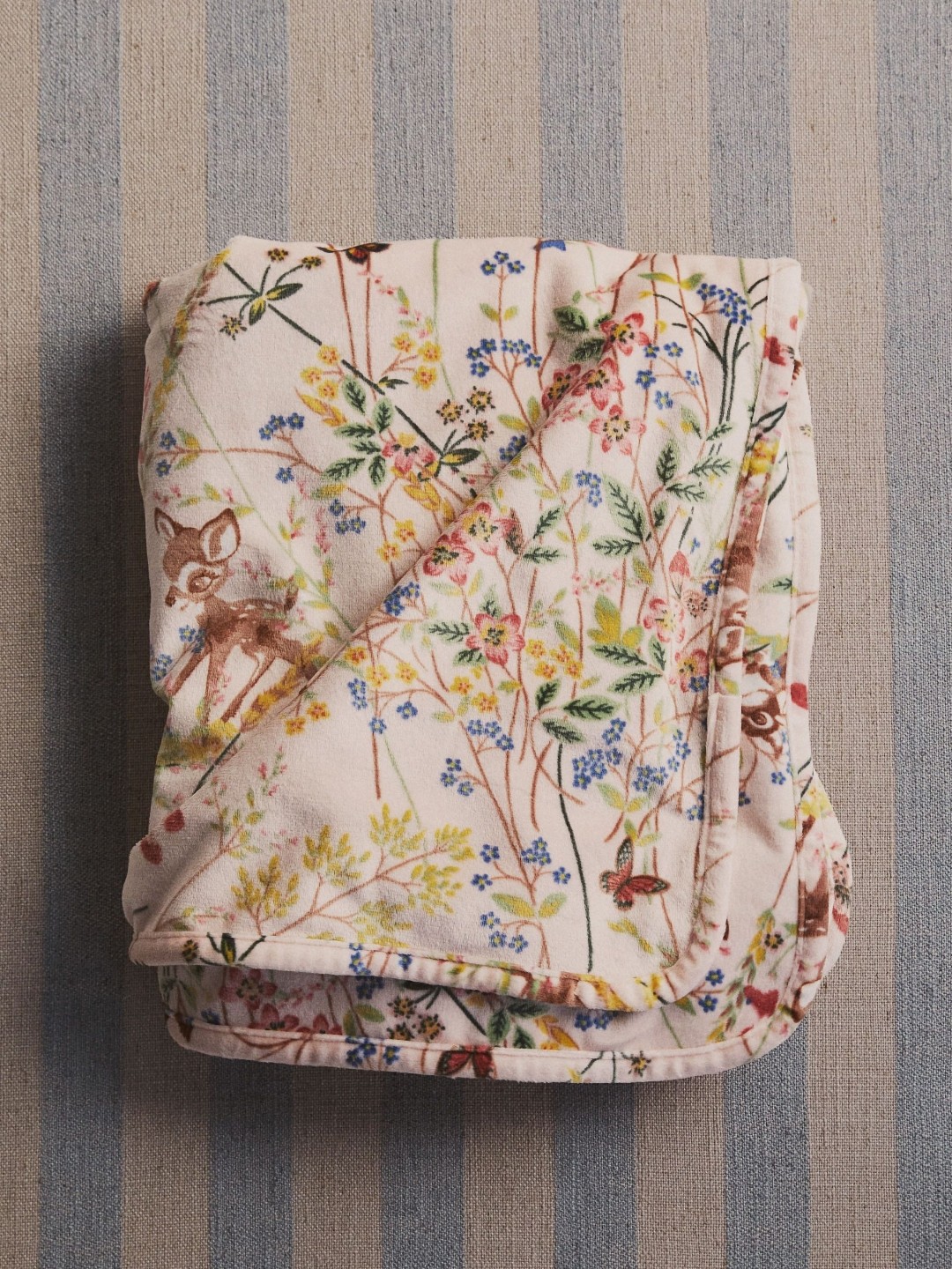 

H&M Beige Patterned Fleece Blanket