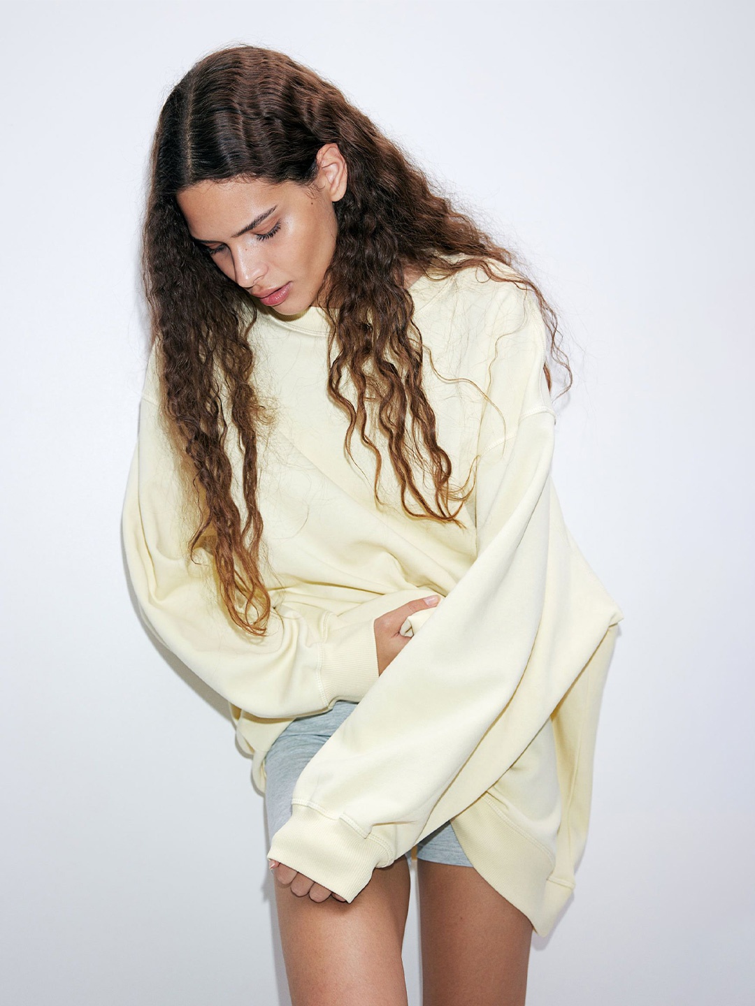 

H&M Women Oversized Sweatshirts, Yellow