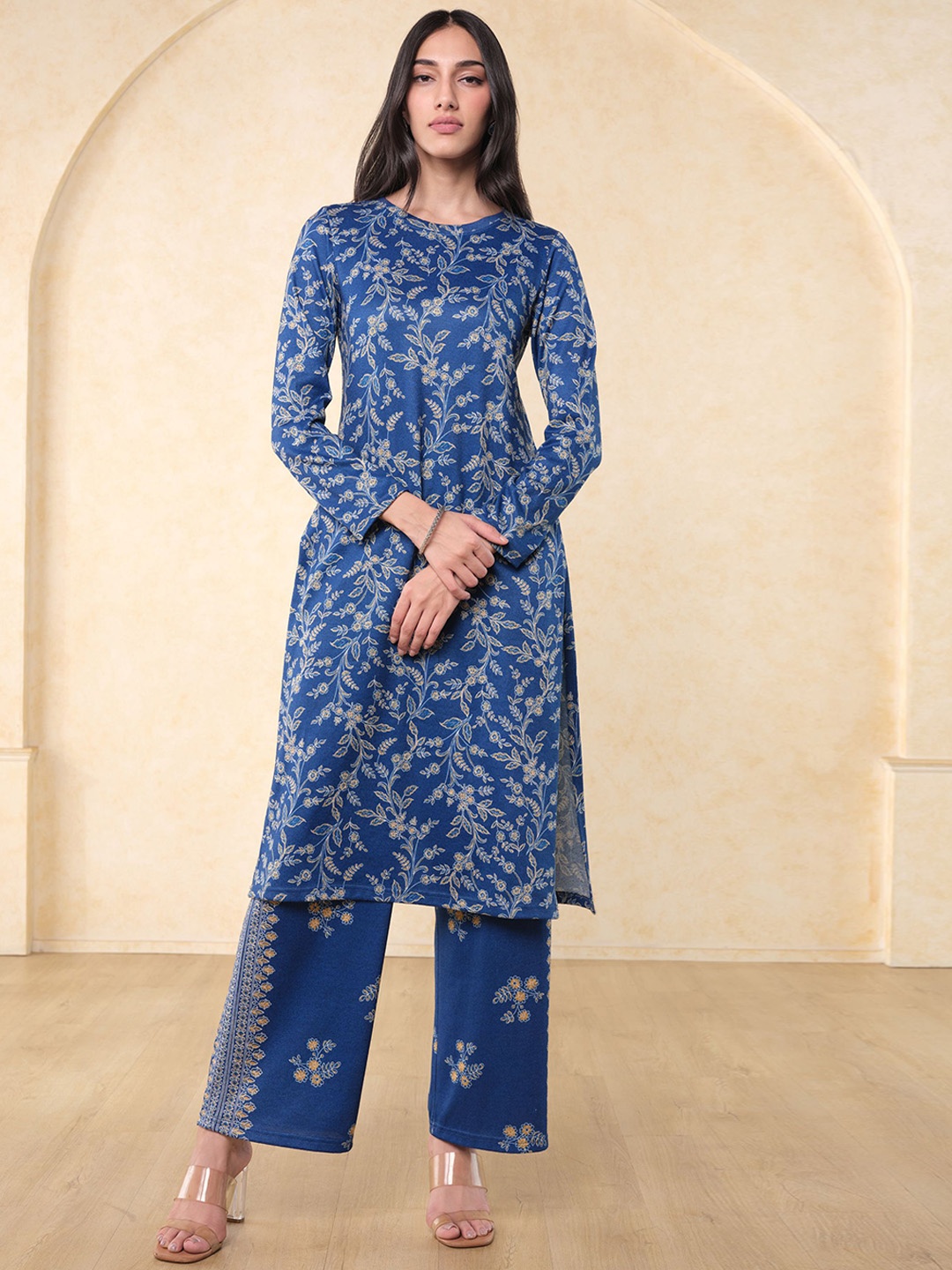 

Global Desi Floral Printed Kurta With Trousers, Blue