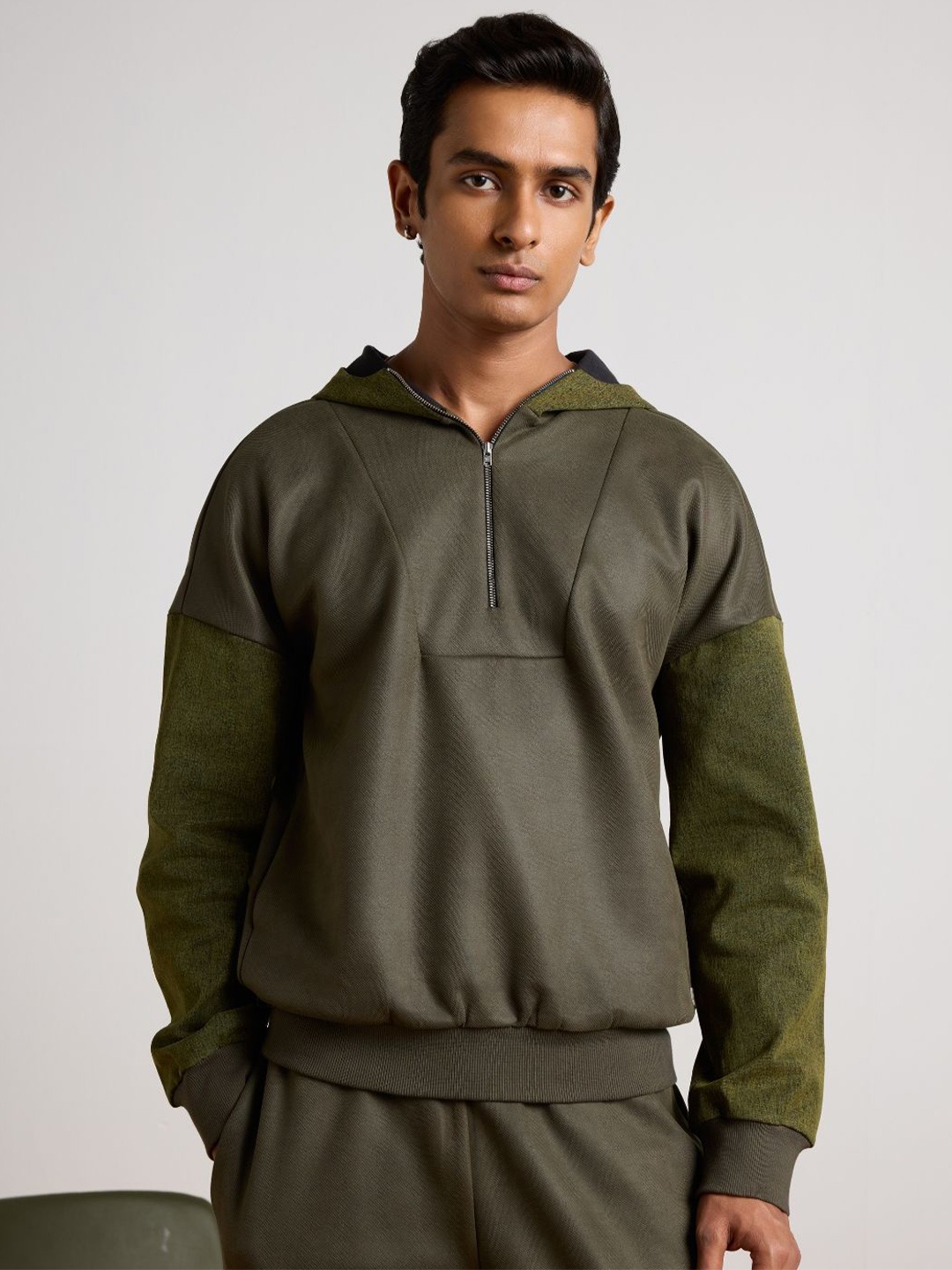 

Muvazo Men Hooded Sweatshirt, Green