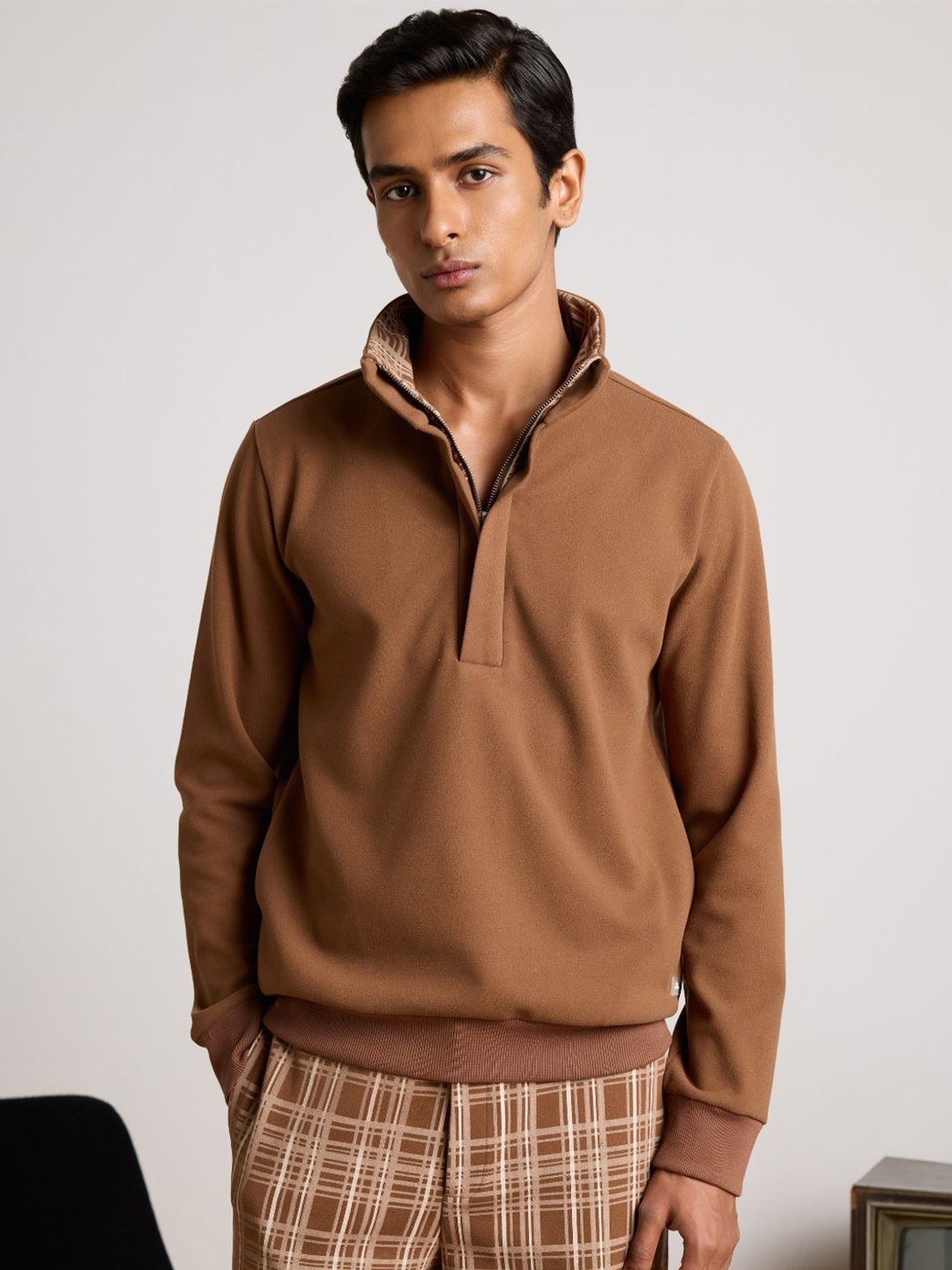 

Muvazo Men Long Sleeves Sweatshirt, Brown