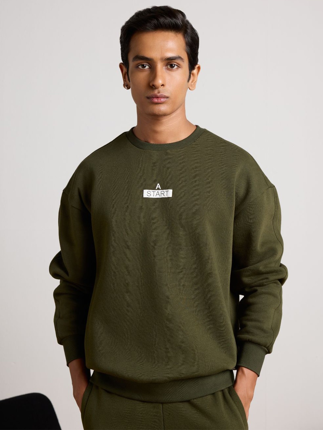 

Muvazo Men Printed Comfort Sweatshirt, Olive
