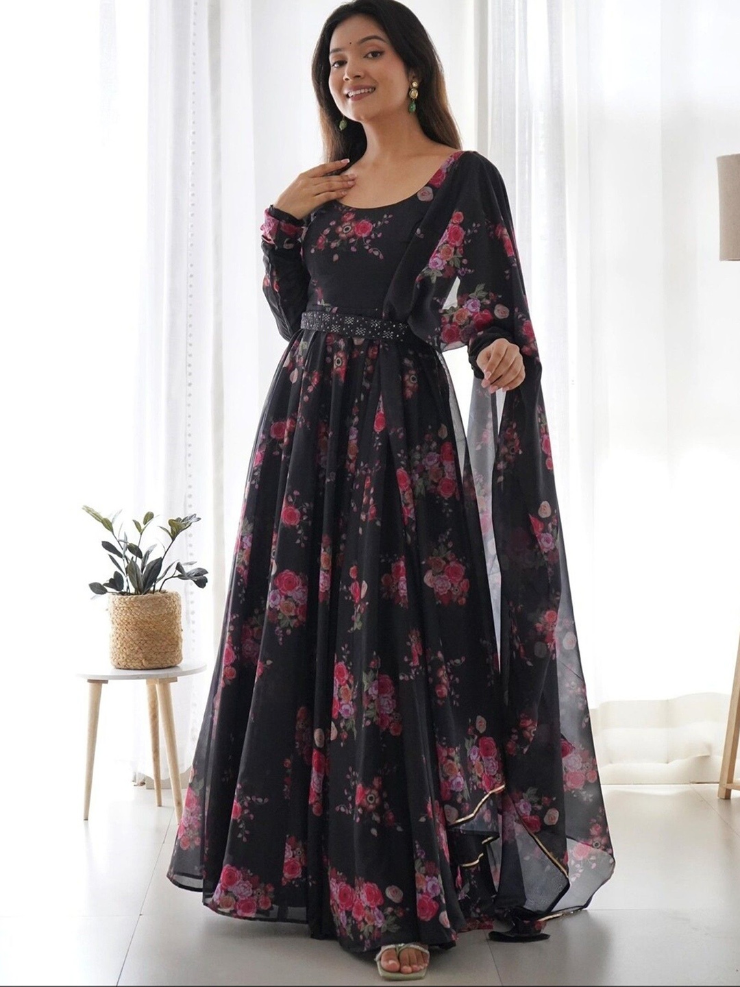 

Krunal Raiyani Floral Printed Fit & Flare Chiffon Maxi Ethnic Dress With Dupatta, Black