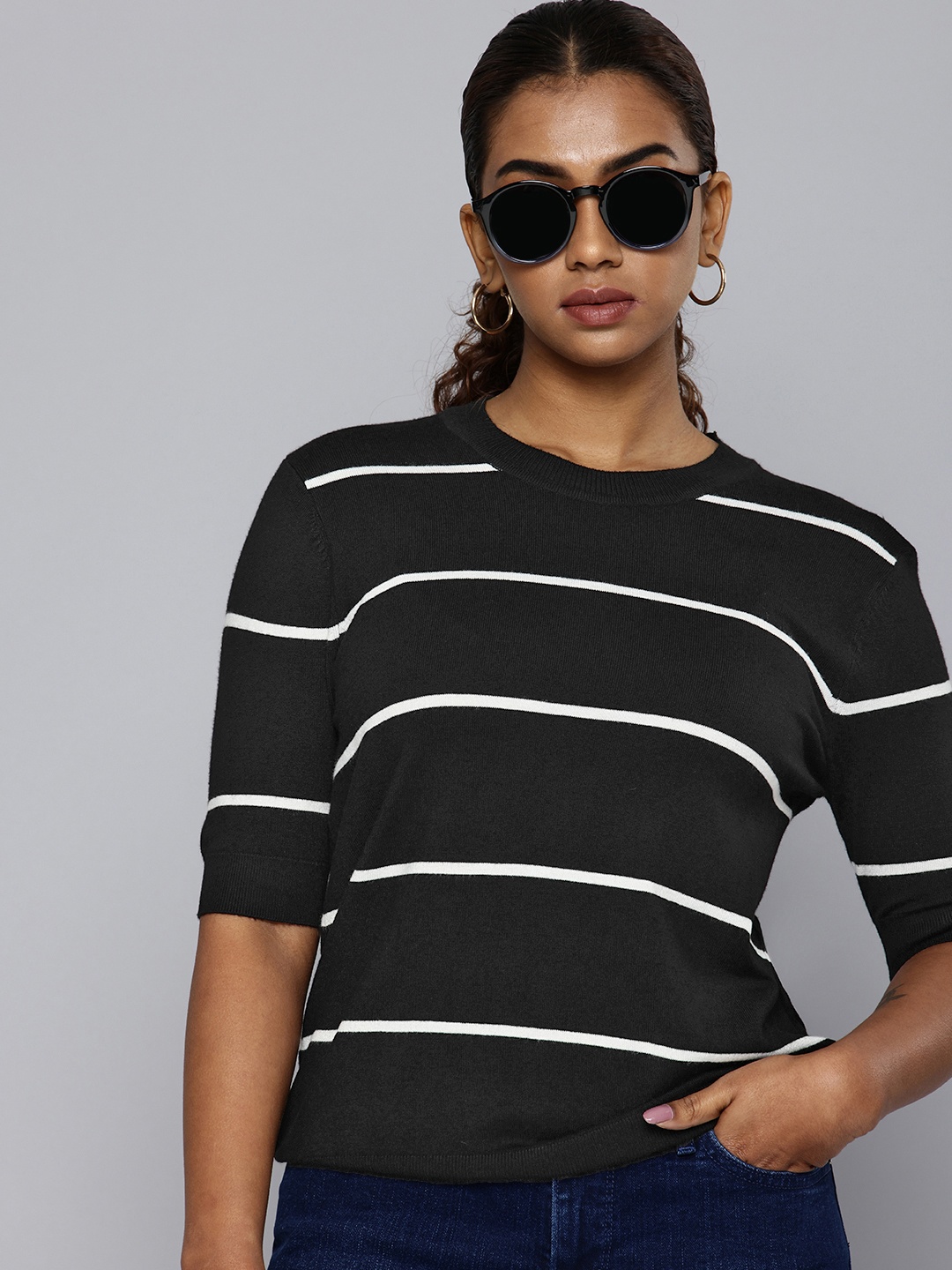 

Levis Round Neck Striped Top, Black