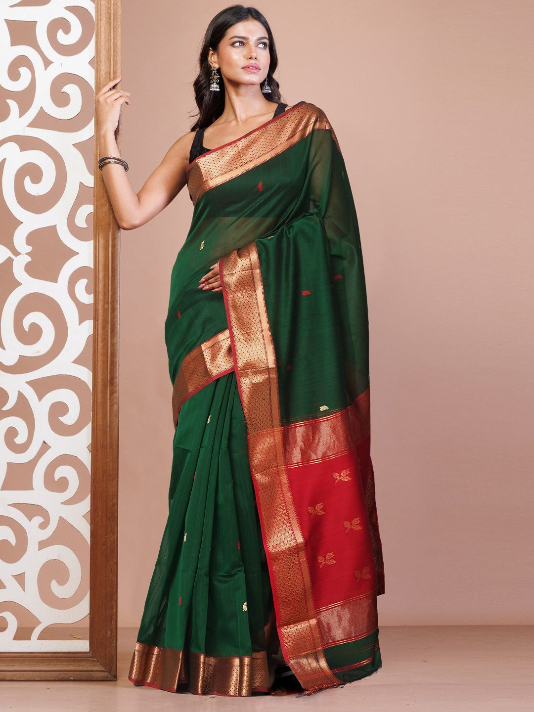 

Unnati Silks Ethnic Motifs Zari Handloom Maheshwari Saree, Green