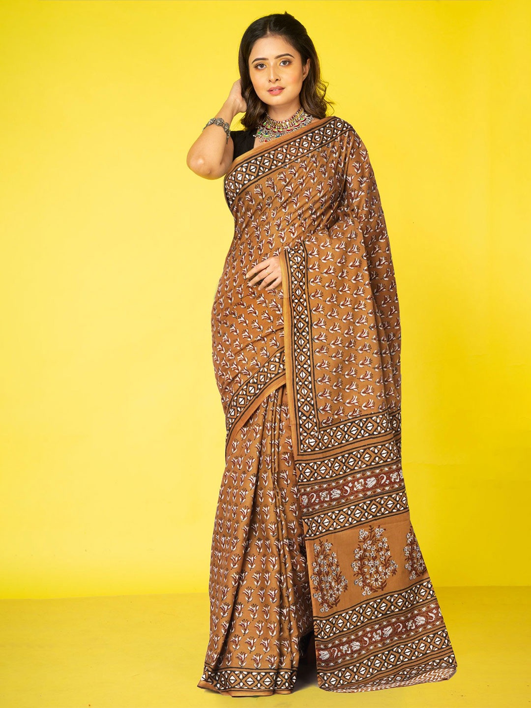 

Unnati Silks Floral Pure Cotton Handloom Block Print Saree, Brown
