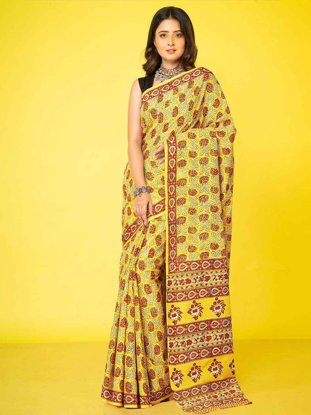 

Unnati Silks Floral Printed Pure Cotton Handloom Block Print Saree, Yellow