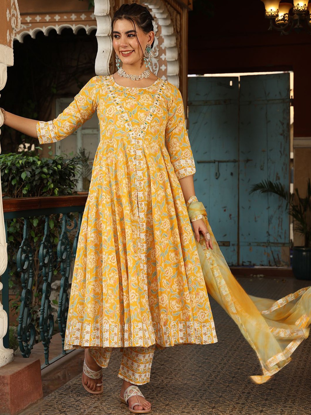 

KIMAYRA Women Floral Printed Regular Pure Cotton Kurta with Trousers & With Dupatta, Yellow