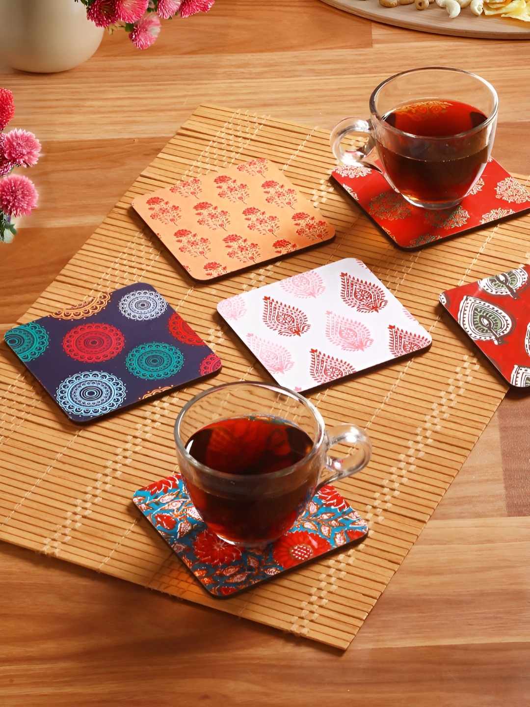

Homspurts Red & Green 6 Pieces Ethnic Motifs Printed Square Wooden Coasters