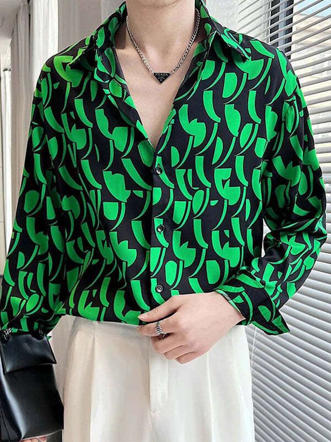 

COLORWINGS Men Comfort Spread Collar Abstract Printed Casual Shirt, Black