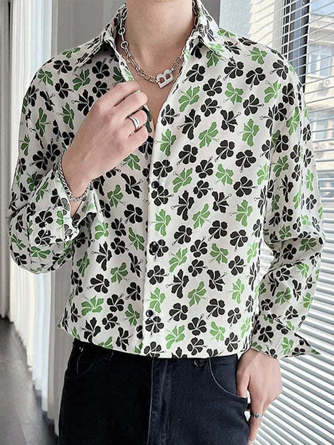 

COLORWINGS Men Comfort Spread Collar Floral Printed Casual Shirt, White