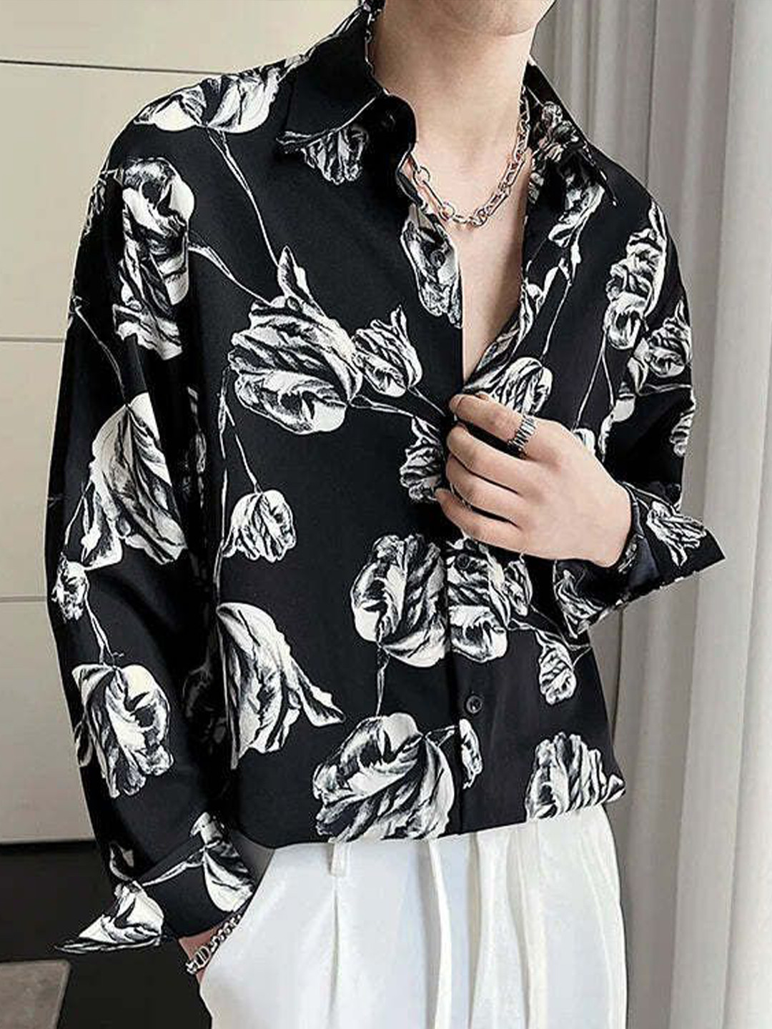 

COLORWINGS Men Comfort Spread Collar Floral Printed Casual Shirt, Black
