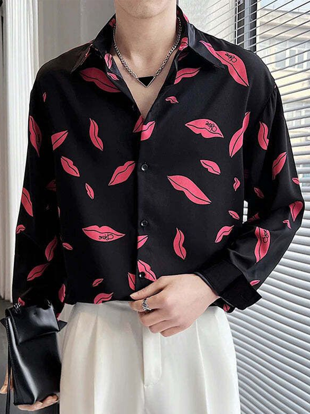 

COLORWINGS Men Comfort Fit Spread Collar Conversational Printed Casual Shirt, Black