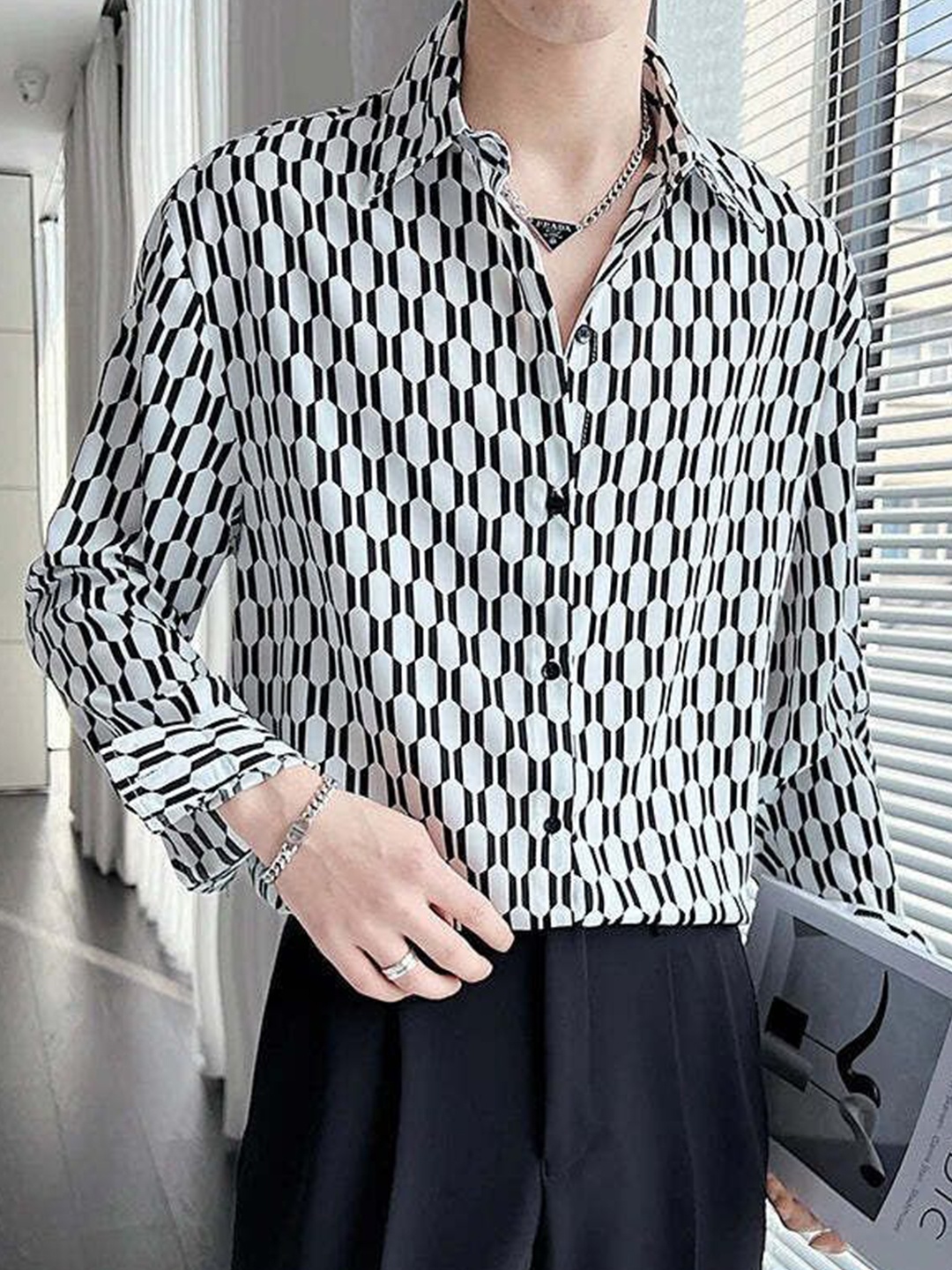

COLORWINGS Men Comfort Spread Collar Geometric Printed Casual Shirt, Off white