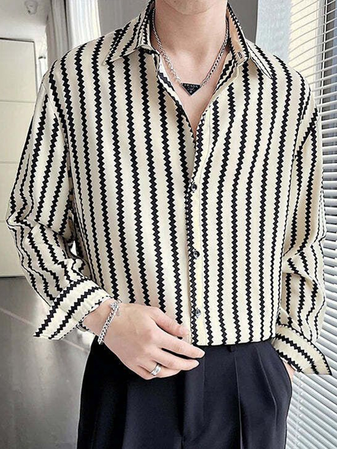 

COLORWINGS Men Comfort Spread Collar Chevron Striped Casual Shirt, Cream