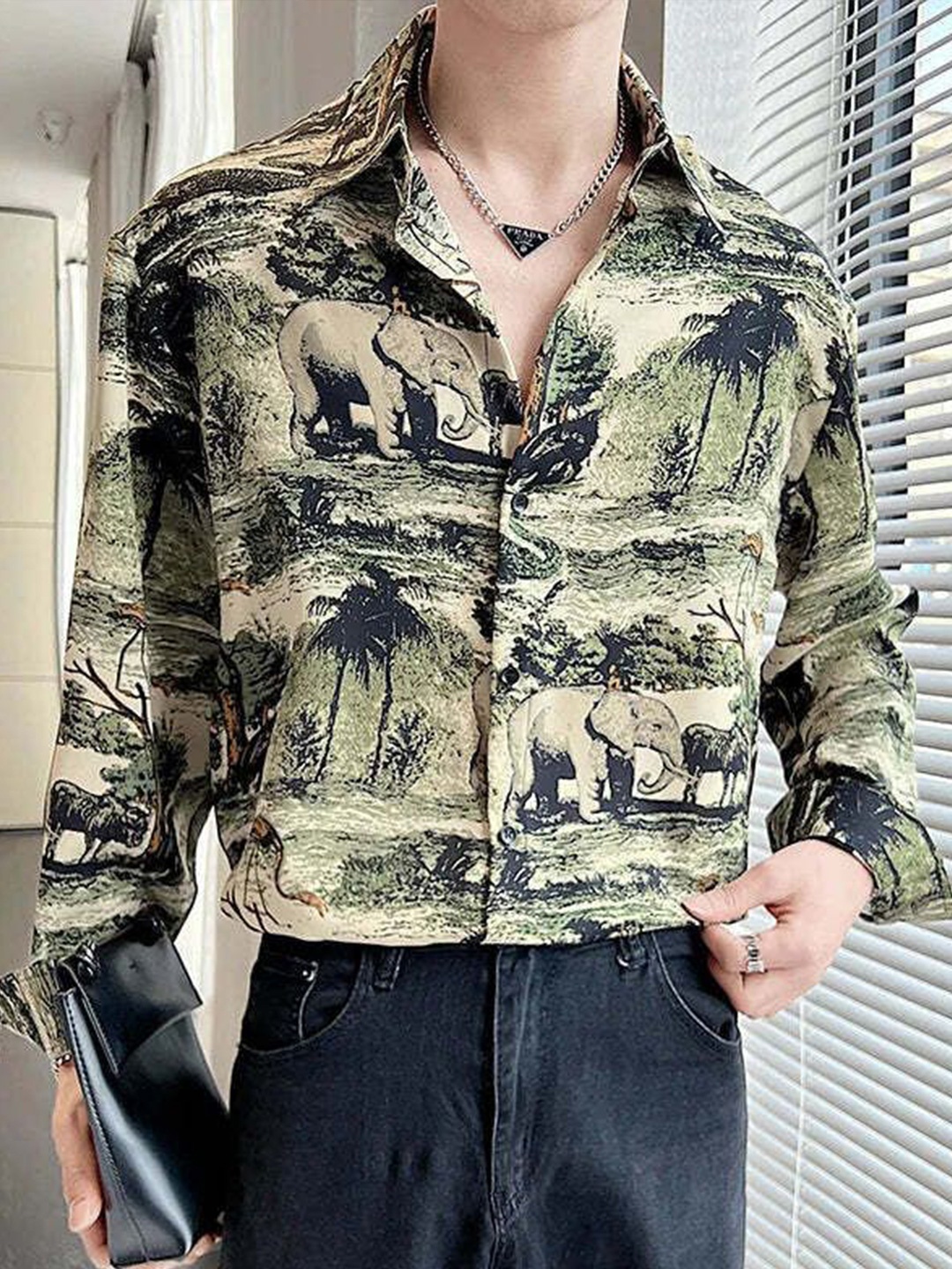 

COLORWINGS Men Comfort Spread Collar Abstract Printed Casual Shirt, Green