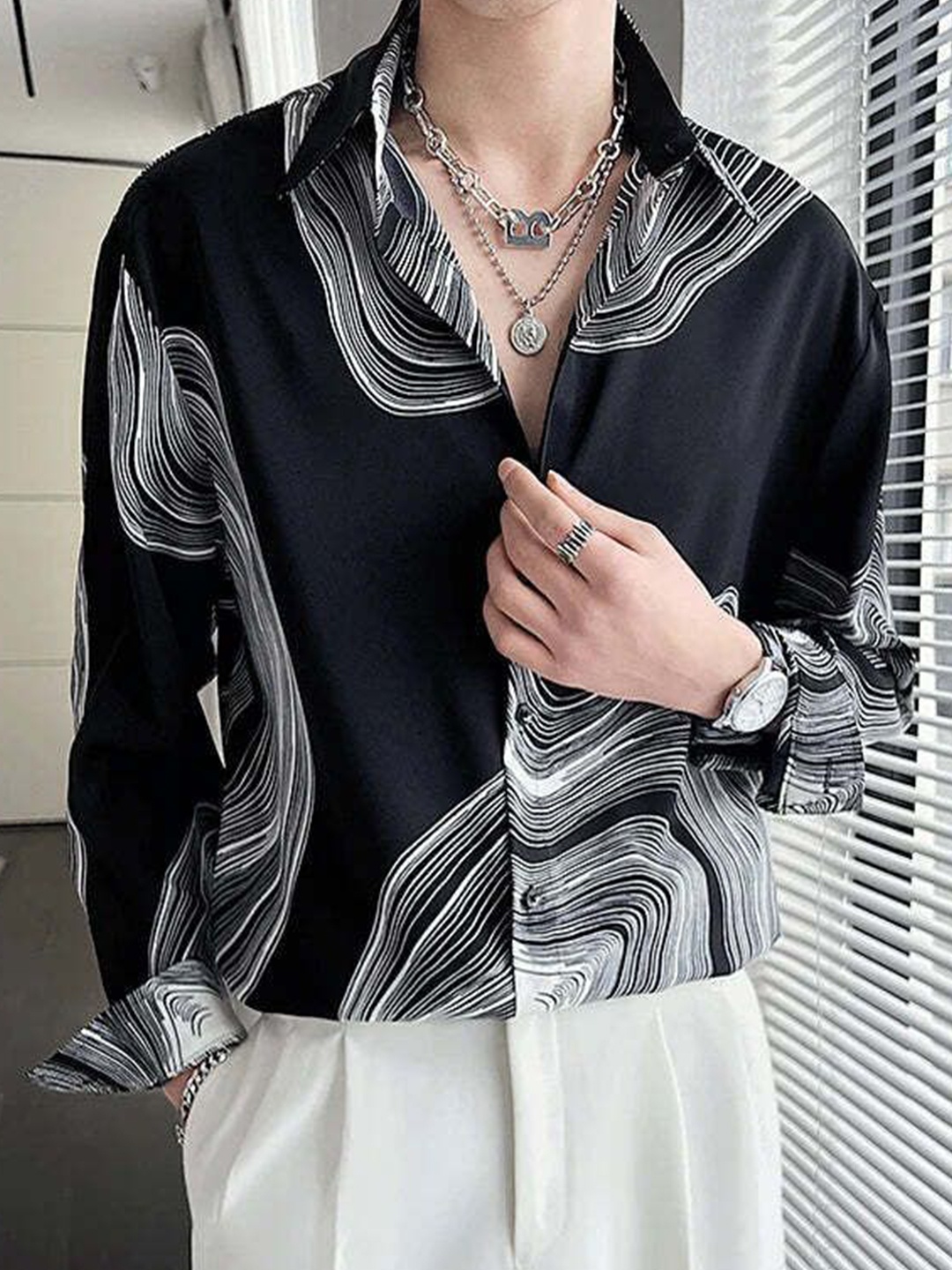 

COLORWINGS Men Comfort Spread Collar Abstract Printed Casual Shirt, Black